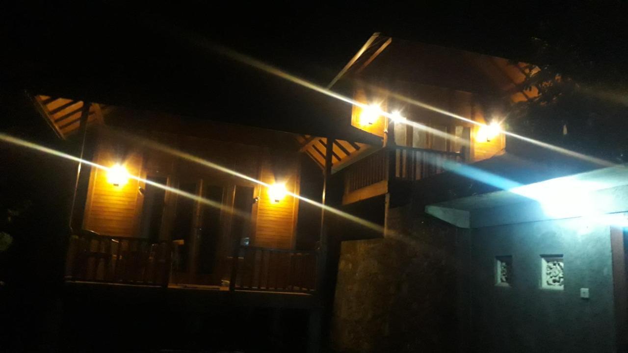 Uma D'Nyuh Homestay Singaraja Εξωτερικό φωτογραφία