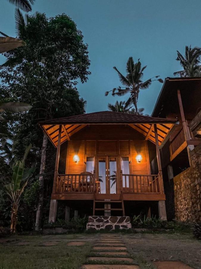 Uma D'Nyuh Homestay Singaraja Εξωτερικό φωτογραφία