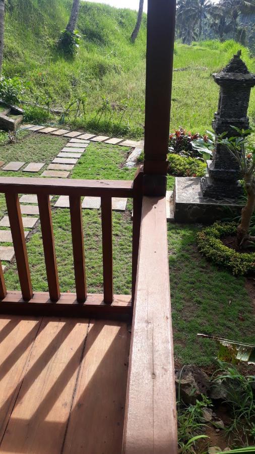 Uma D'Nyuh Homestay Singaraja Εξωτερικό φωτογραφία