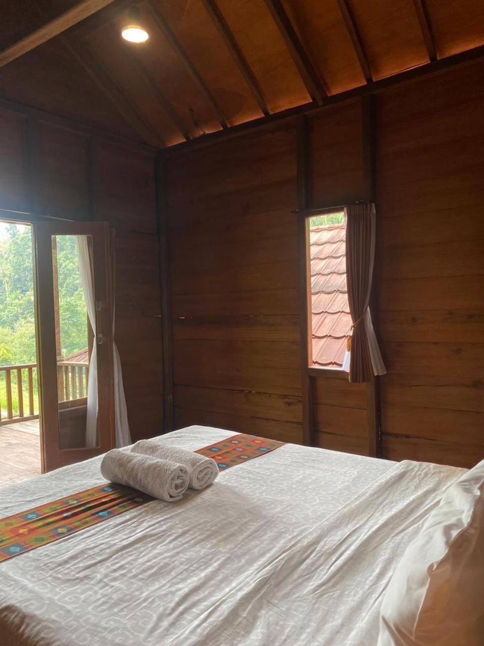 Uma D'Nyuh Homestay Singaraja Εξωτερικό φωτογραφία