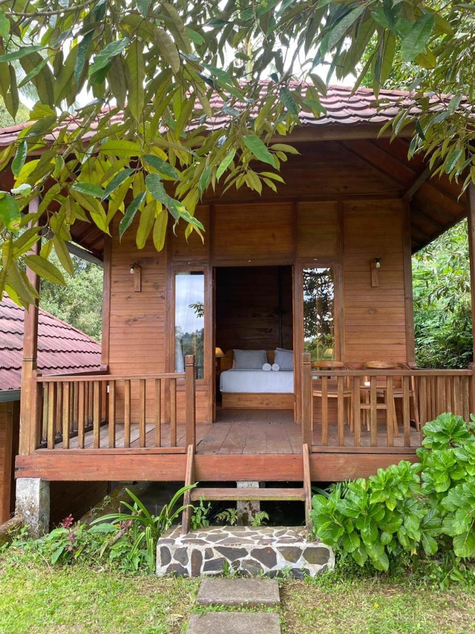 Uma D'Nyuh Homestay Singaraja Εξωτερικό φωτογραφία